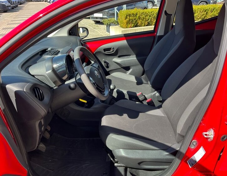 Toyota Aygo Hatchback 998,0 53 kw