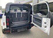 Land Rover Defender 21