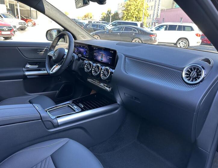 Mercedes-Benz EQA 17