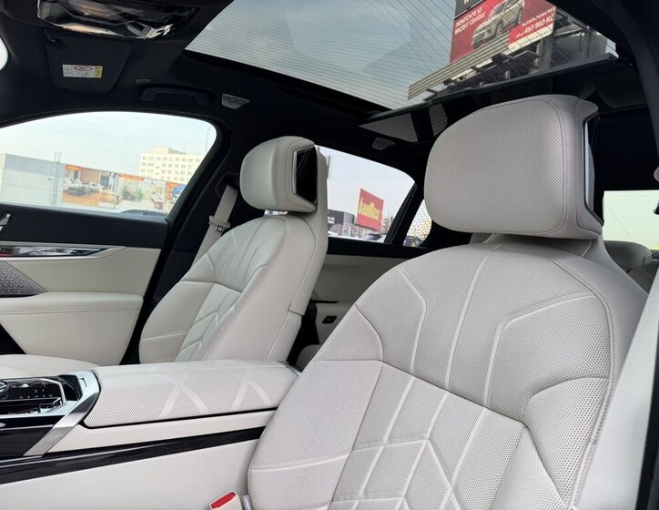 BMW Řada 7 Sedan / Limuzína 3,0 l 360 kw