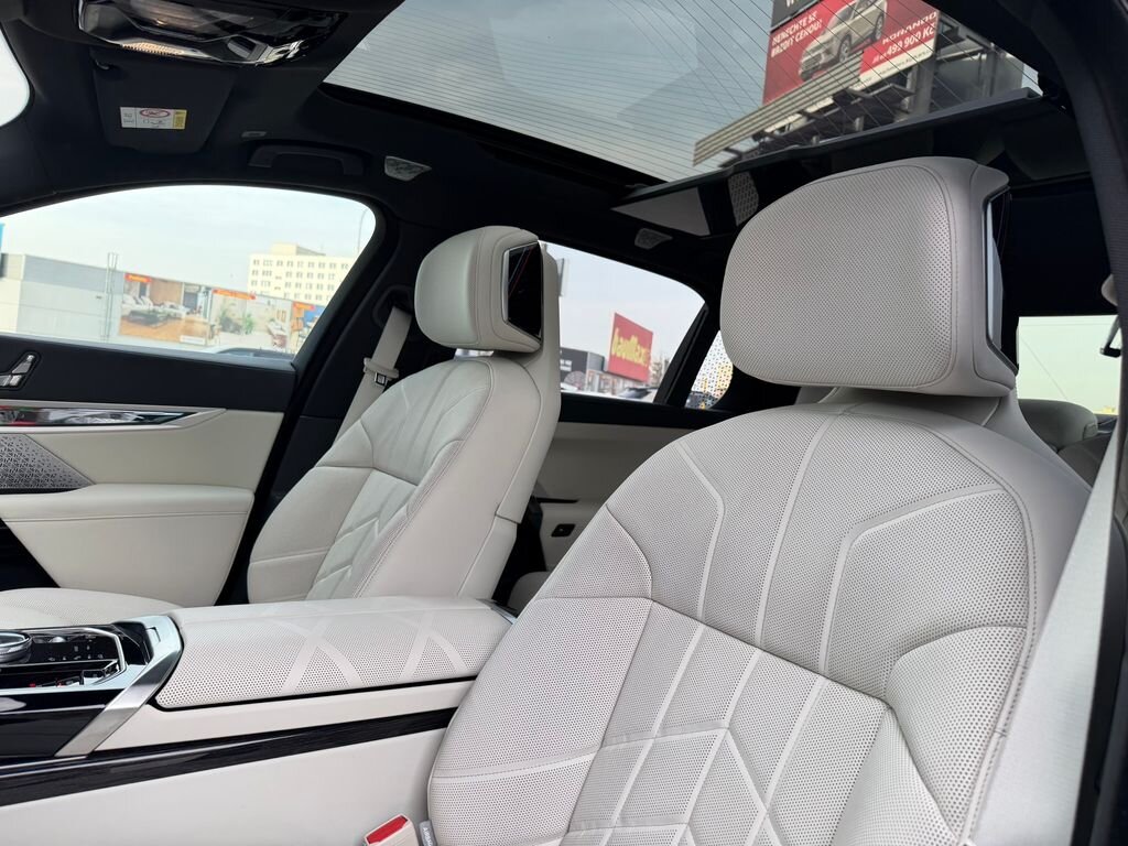 BMW Řada 7 Sedan / Limuzína 3,0 l 360 kw