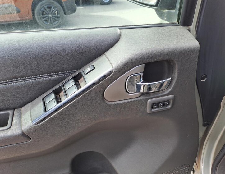 Nissan Pathfinder Kombi 3,0 l 170 kw