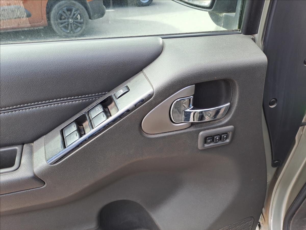 Nissan Pathfinder Kombi 3,0 l 170 kw