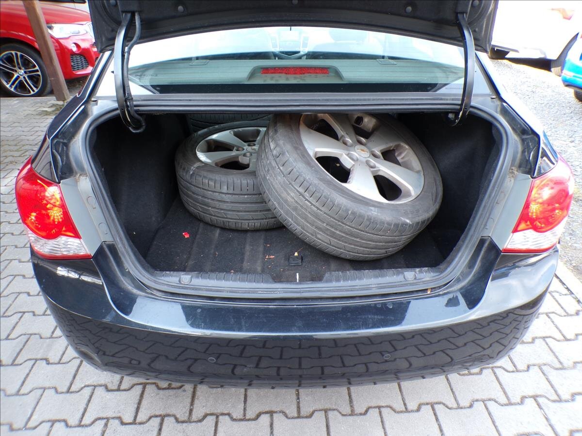 Chevrolet Cruze Sedan / Limuzína 2,0 l 110 kw