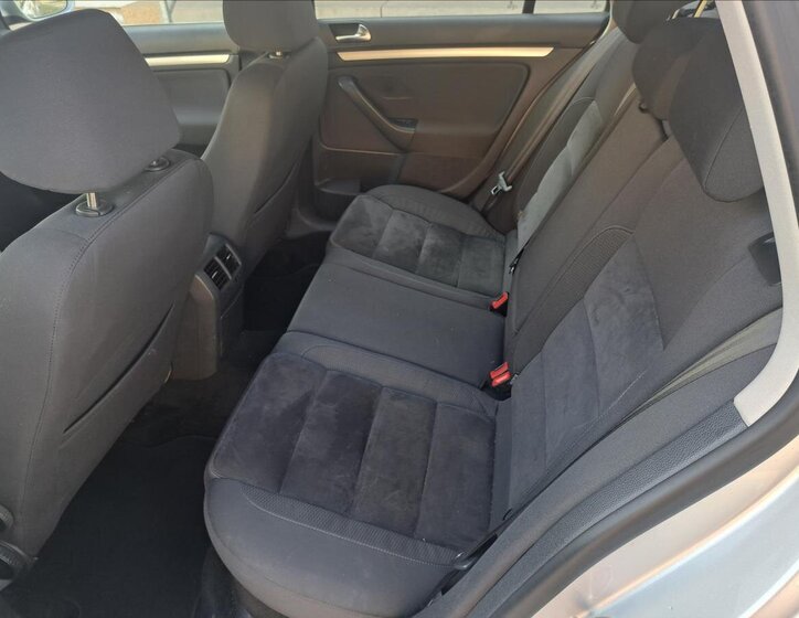 Volkswagen Golf Kombi 1,6 l 77 kw