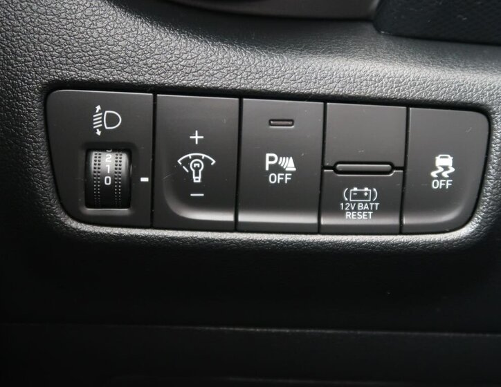 Hyundai Kona SUV / Terénní 1,6 l 77 kw
