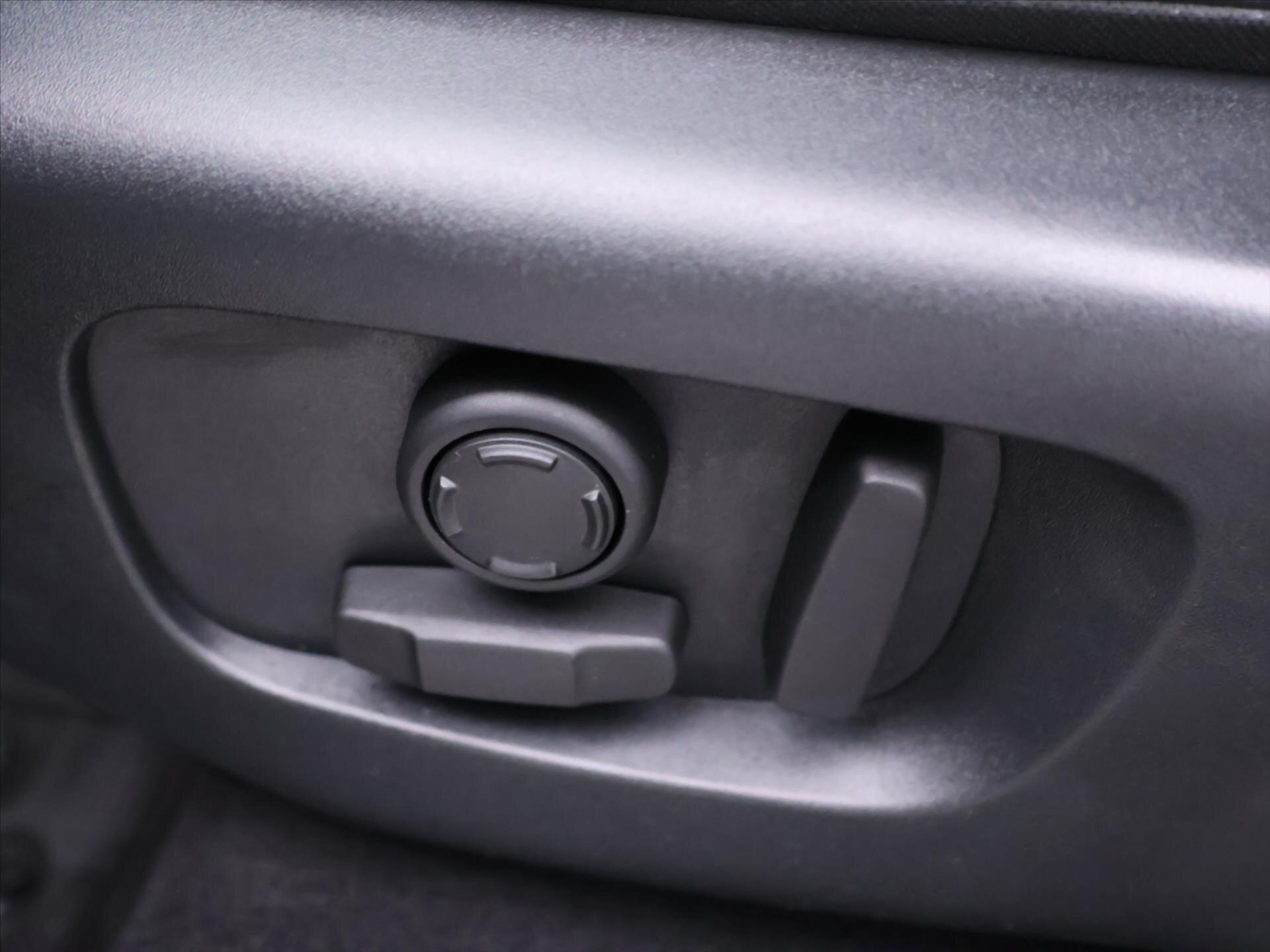 Land Rover Range Rover Velar SUV / Terénní 2,0 l 150 kw