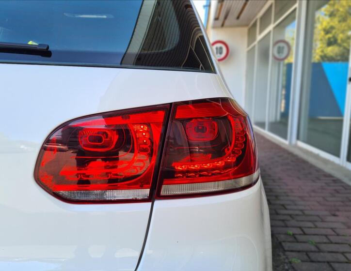 Volkswagen Golf 10