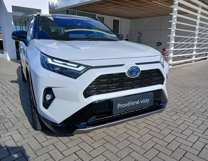 Toyota RAV4 SUV / Terénní 2,5 l 131 kw
