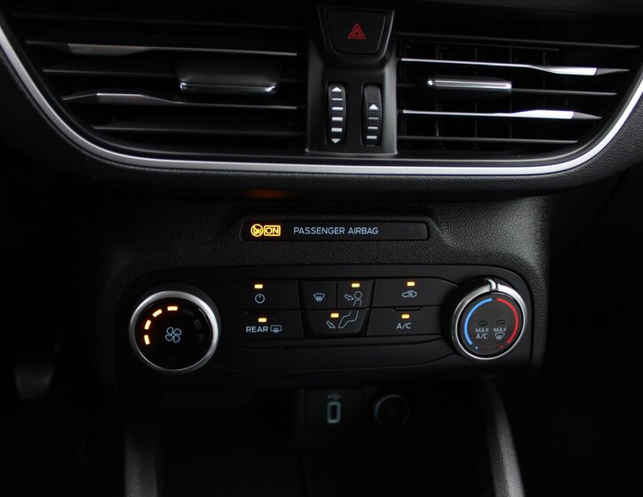 Ford Focus Kombi 999,0 74 kw