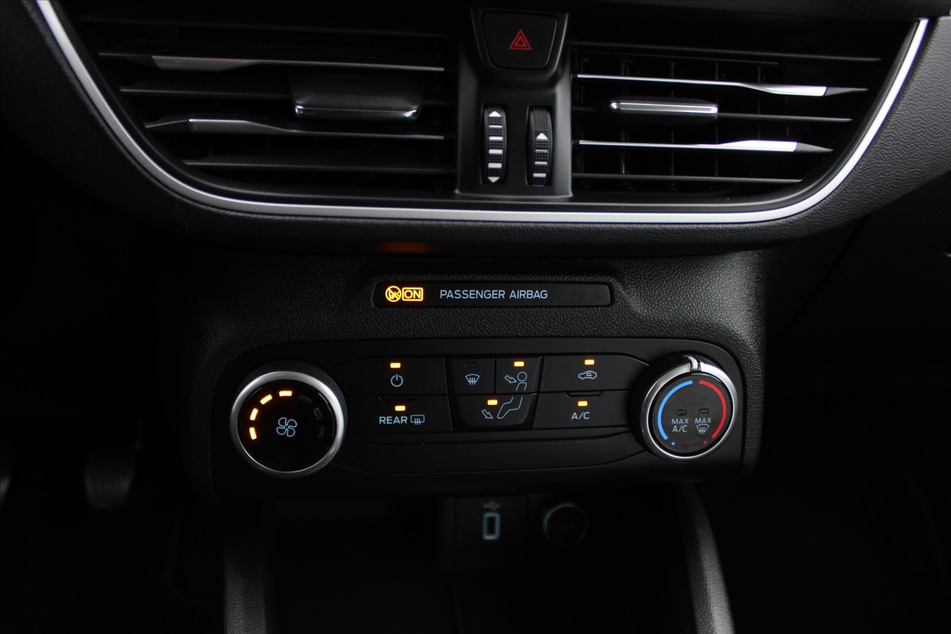 Ford Focus Kombi 999,0 74 kw