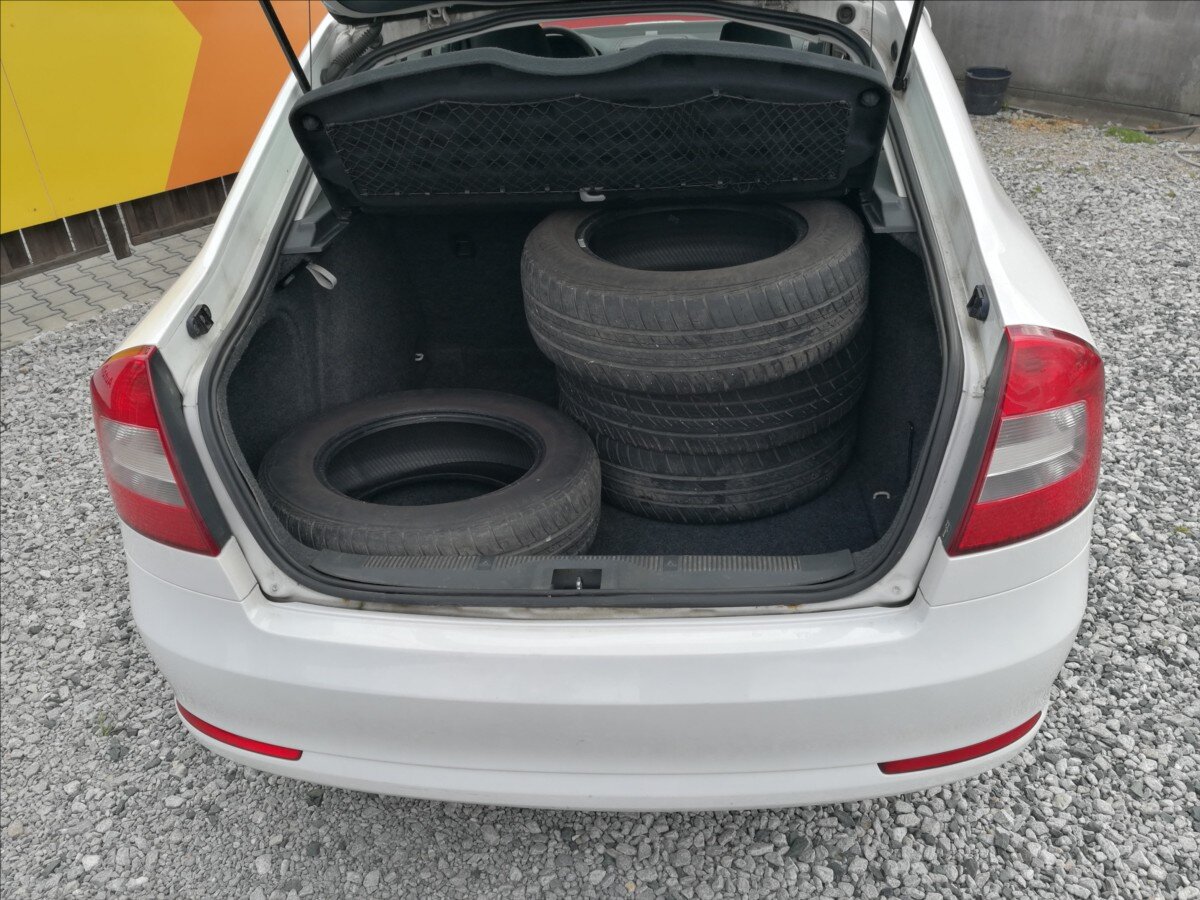 Škoda Octavia Sedan / Limuzína 1,6 l 77 kw