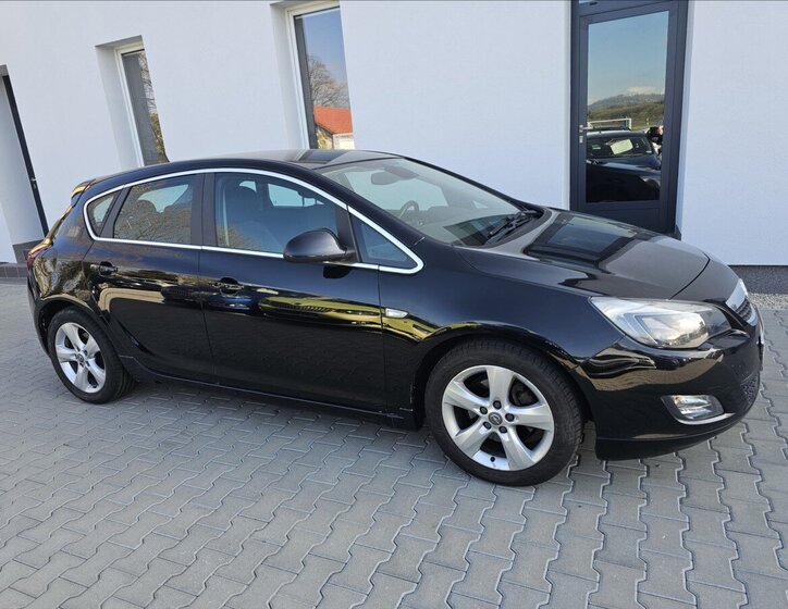 Opel Astra Hatchback 1,6 l 132 kw