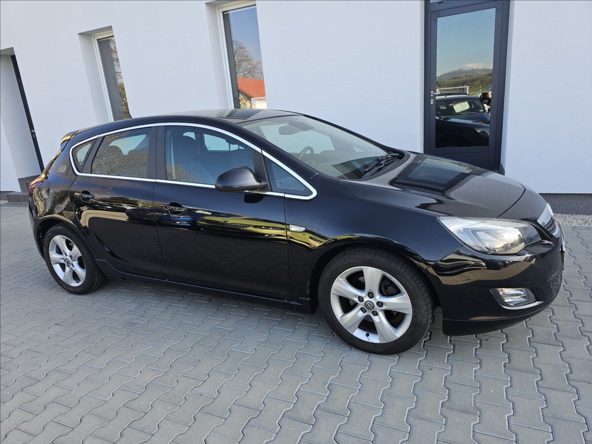 Opel Astra Hatchback 1,6 l 132 kw