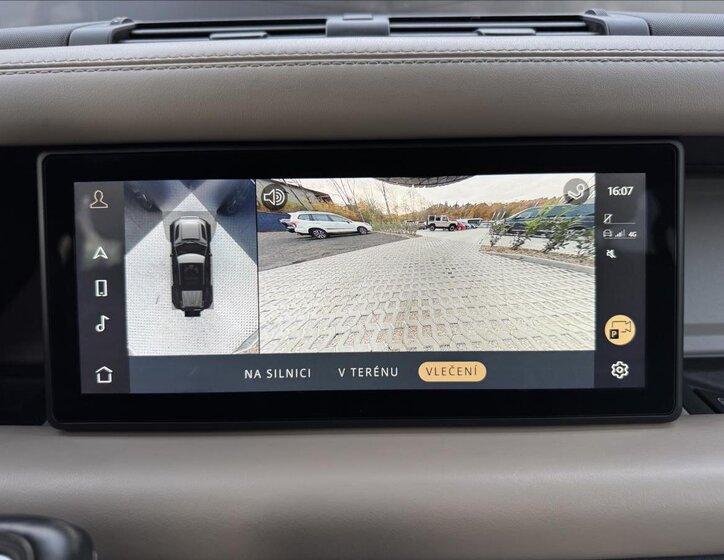 Land Rover Defender 23