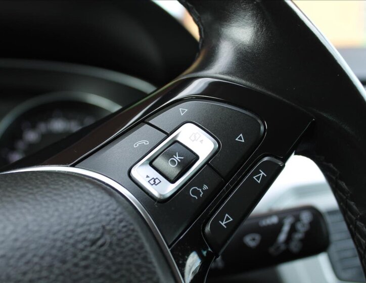 Volkswagen Passat 25