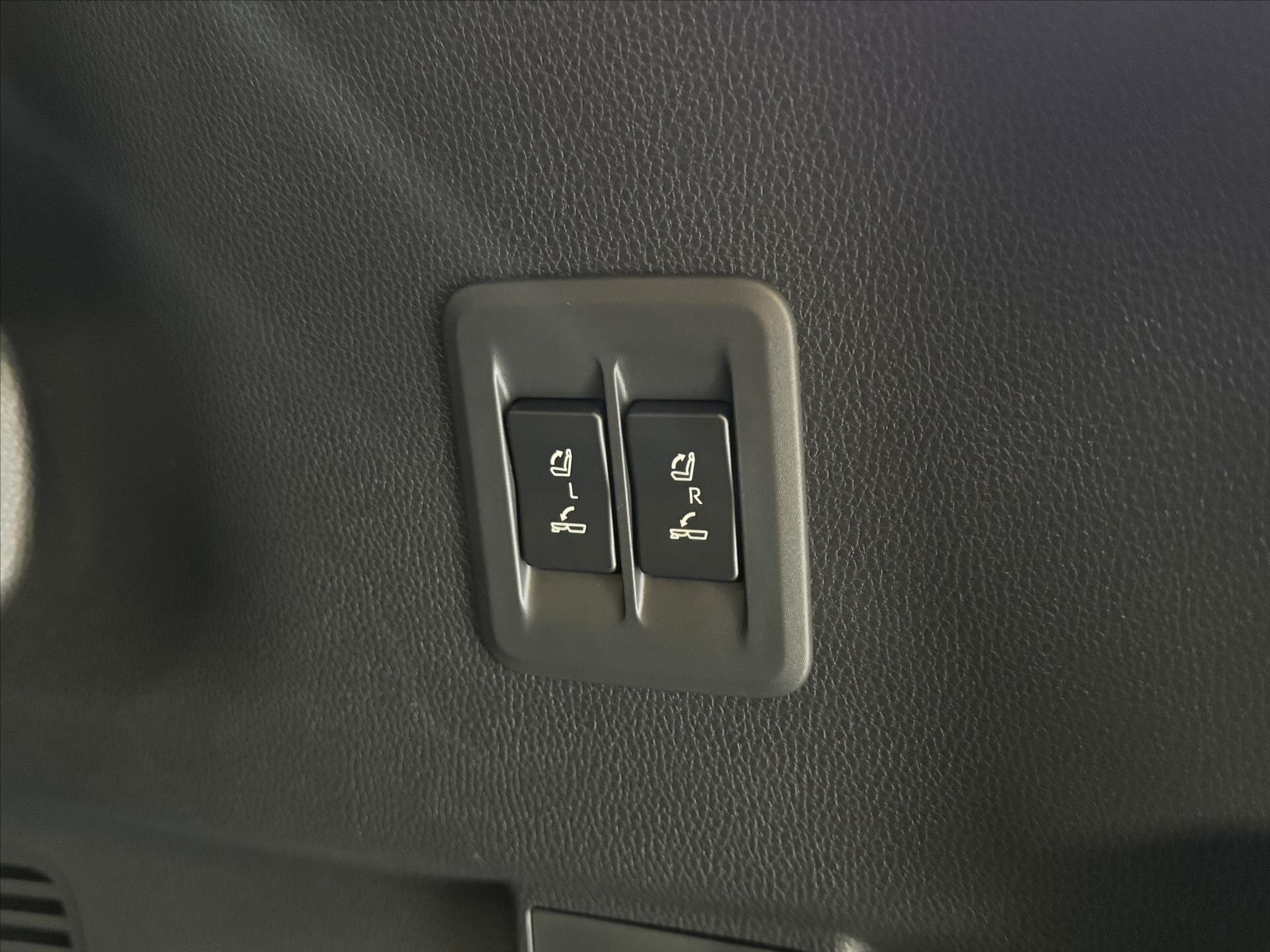 Toyota Land Cruiser SUV 2,8 l 151 kw