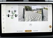 Land Rover Defender 25