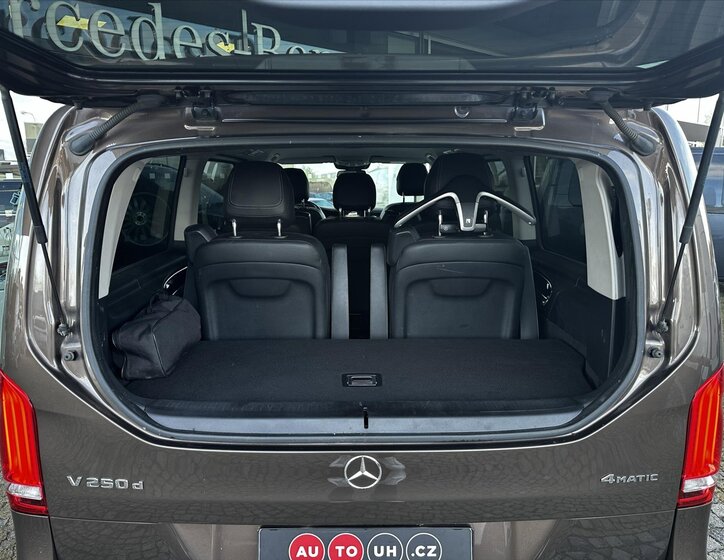 Mercedes-Benz Třídy V 23