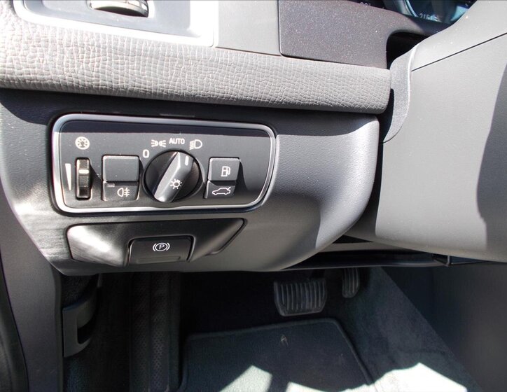 Volvo XC60 SUV / Terénní 2,0 l 110 kw