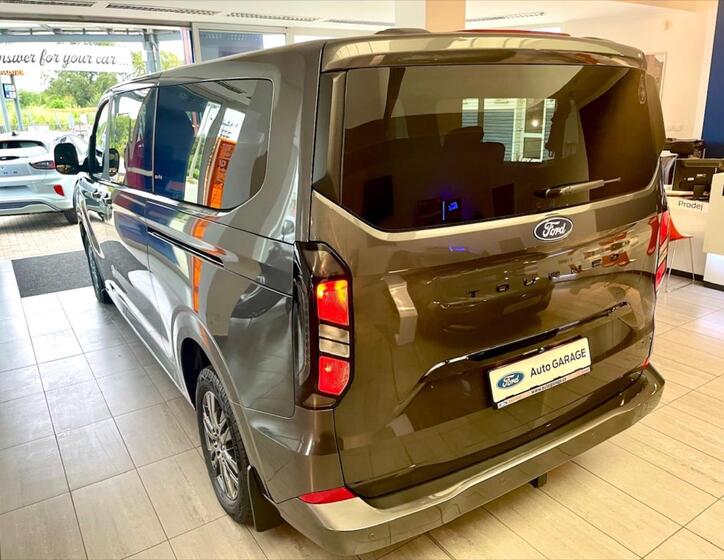 Ford Tourneo Custom 5