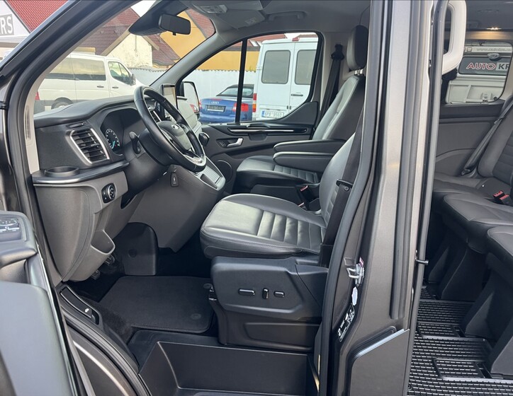 Ford Tourneo Custom 18