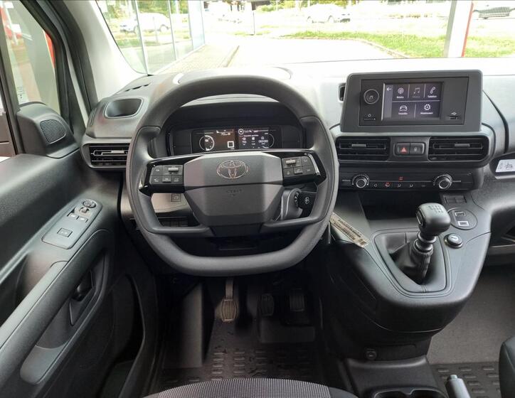 Toyota ProAce City 12