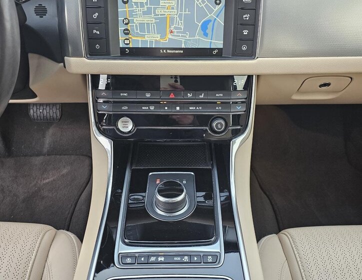 Jaguar XF Sedan 2,0 l 177 kw