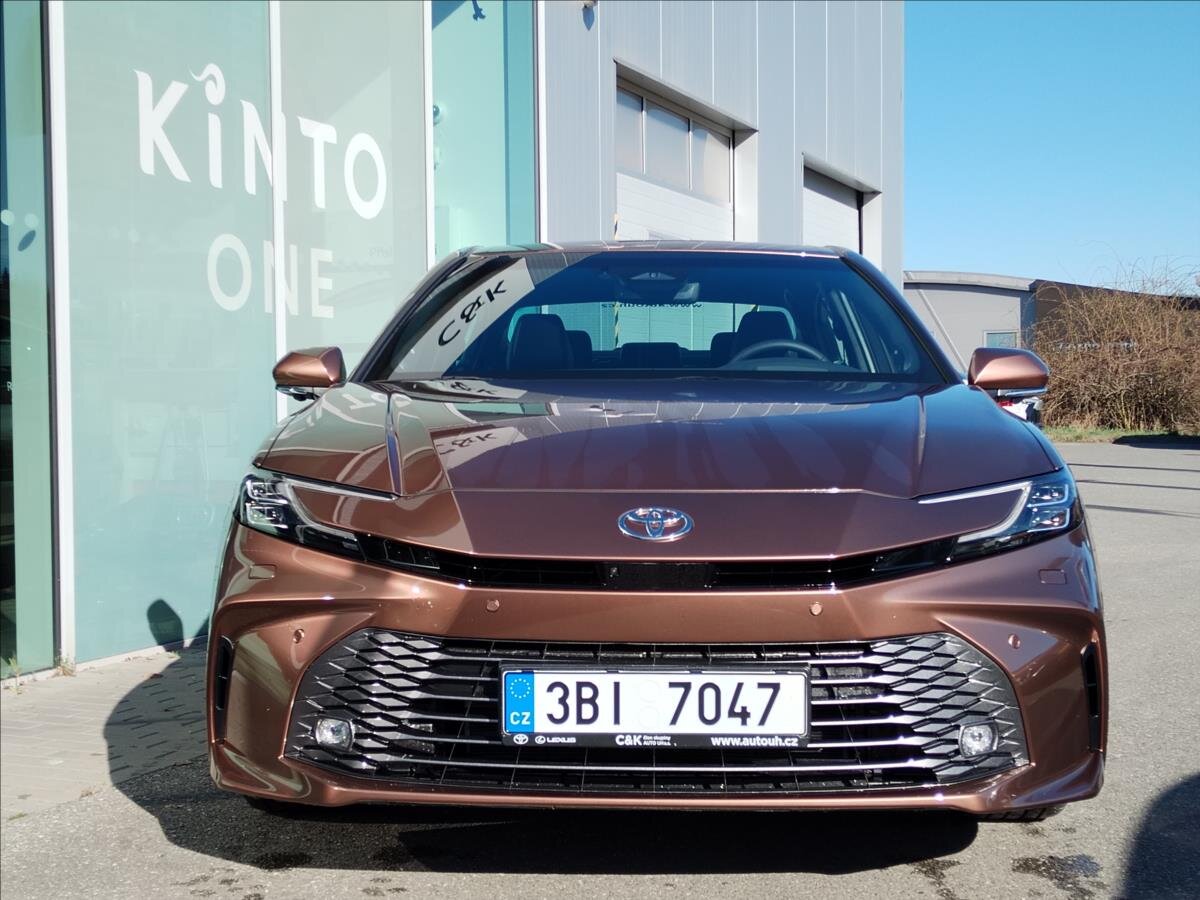Toyota Camry Sedan / Limuzína 2,5 l 169 kw