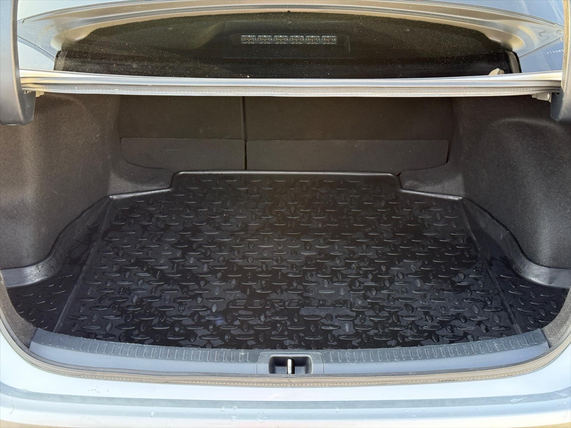 Toyota Corolla Sedan / Limuzína 1,8 l 72 kw