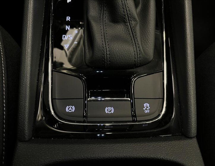 Škoda Karoq SUV 1,5 l 110 kw