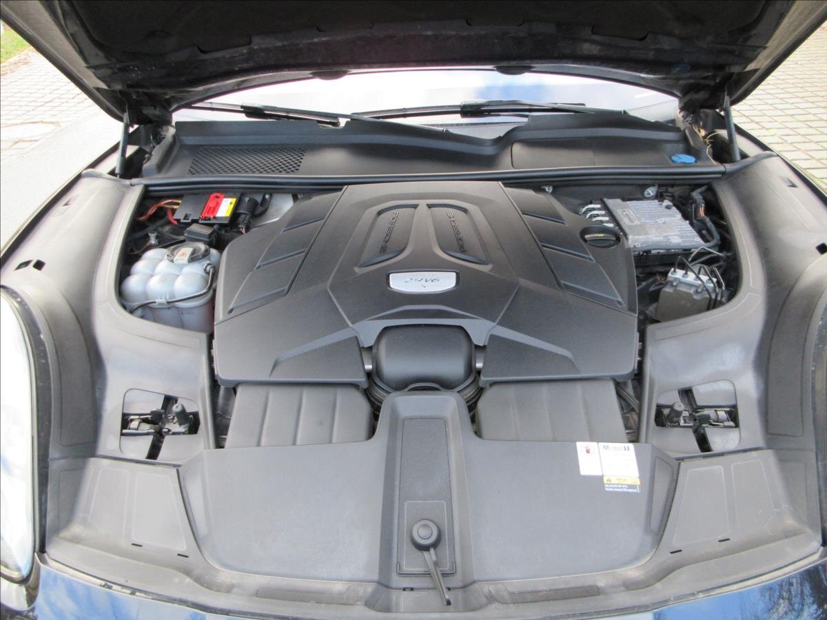 Porsche Cayenne Kombi 2,9 l 324 kw