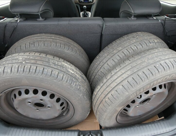 Hyundai i10 Hatchback 998,0 49 kw