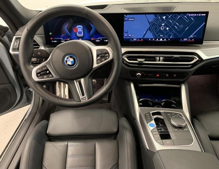 BMW i4 8