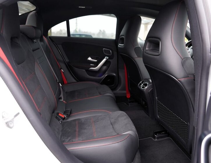 Mercedes-Benz CLA Sedan 2,0 l 340 kw