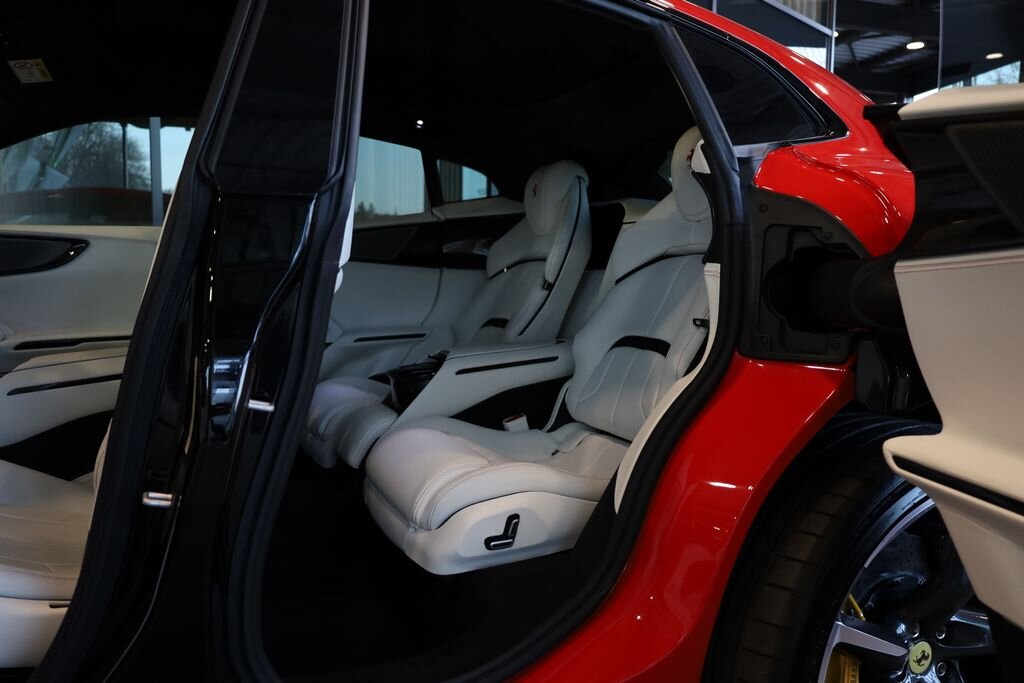 Ferrari Ostatní SUV / Terénní 6,5 l 533 kw