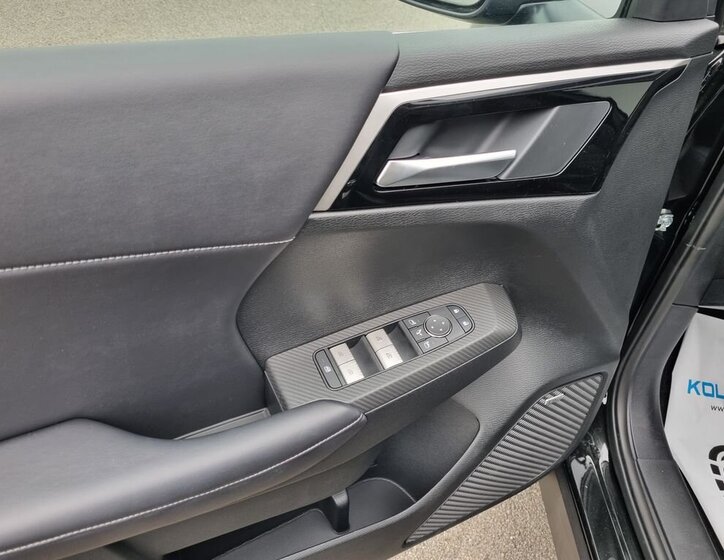 Mitsubishi Outlander SUV 2,4 l 225 kw