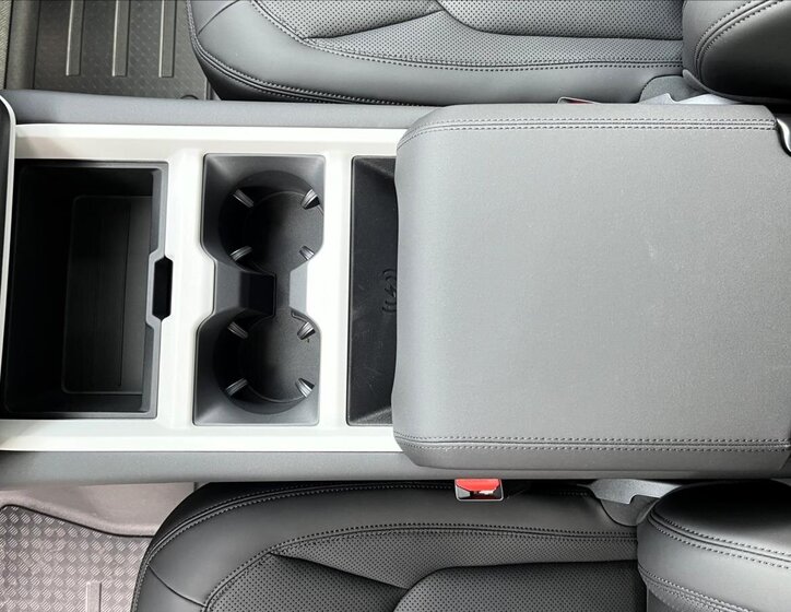 Land Rover Defender 15