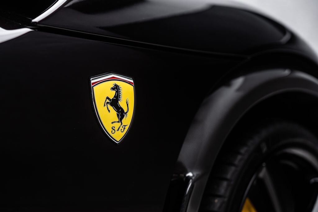 Ferrari Ostatní SUV / Terénní 6,5 l 529 kw