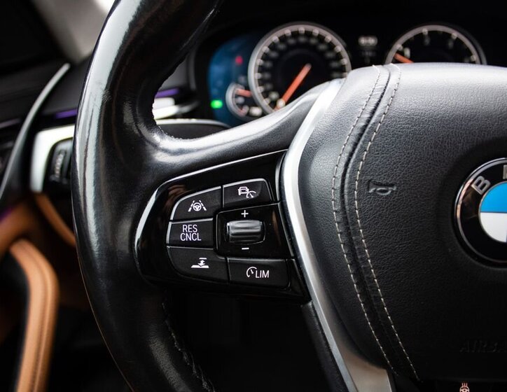 BMW Řada 5 Kombi 3,0 l 195 kw