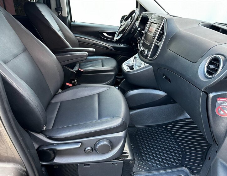 Mercedes-Benz Vito 12