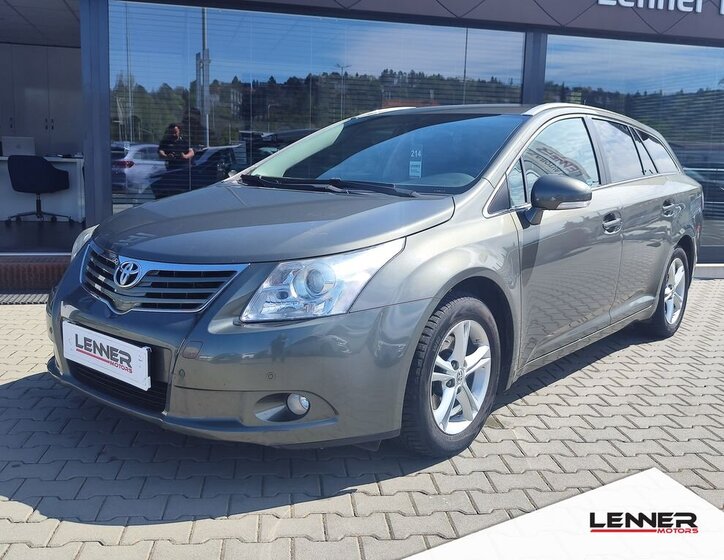 Toyota Avensis Kombi 2,0 l 93 kw