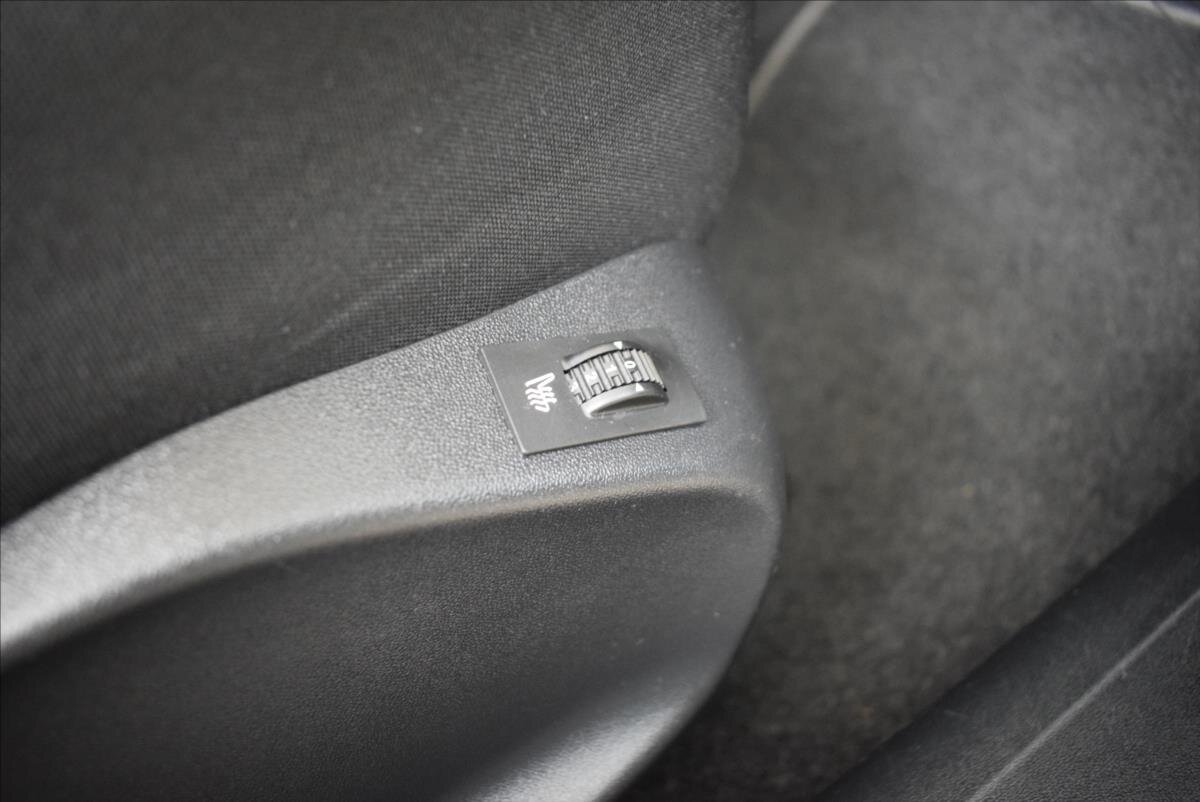 Peugeot 208 Hatchback 1,2 l 60 kw