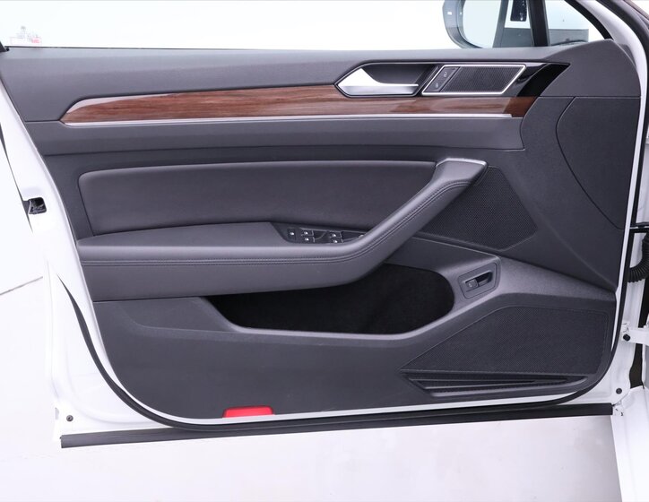 Volkswagen Passat 10