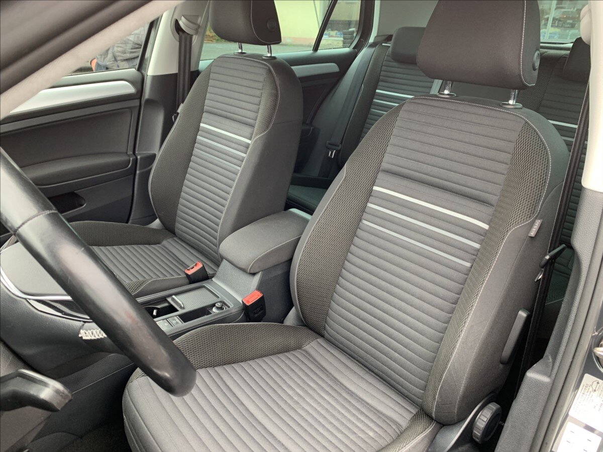 Volkswagen Golf Hatchback 1,2 l 81 kw