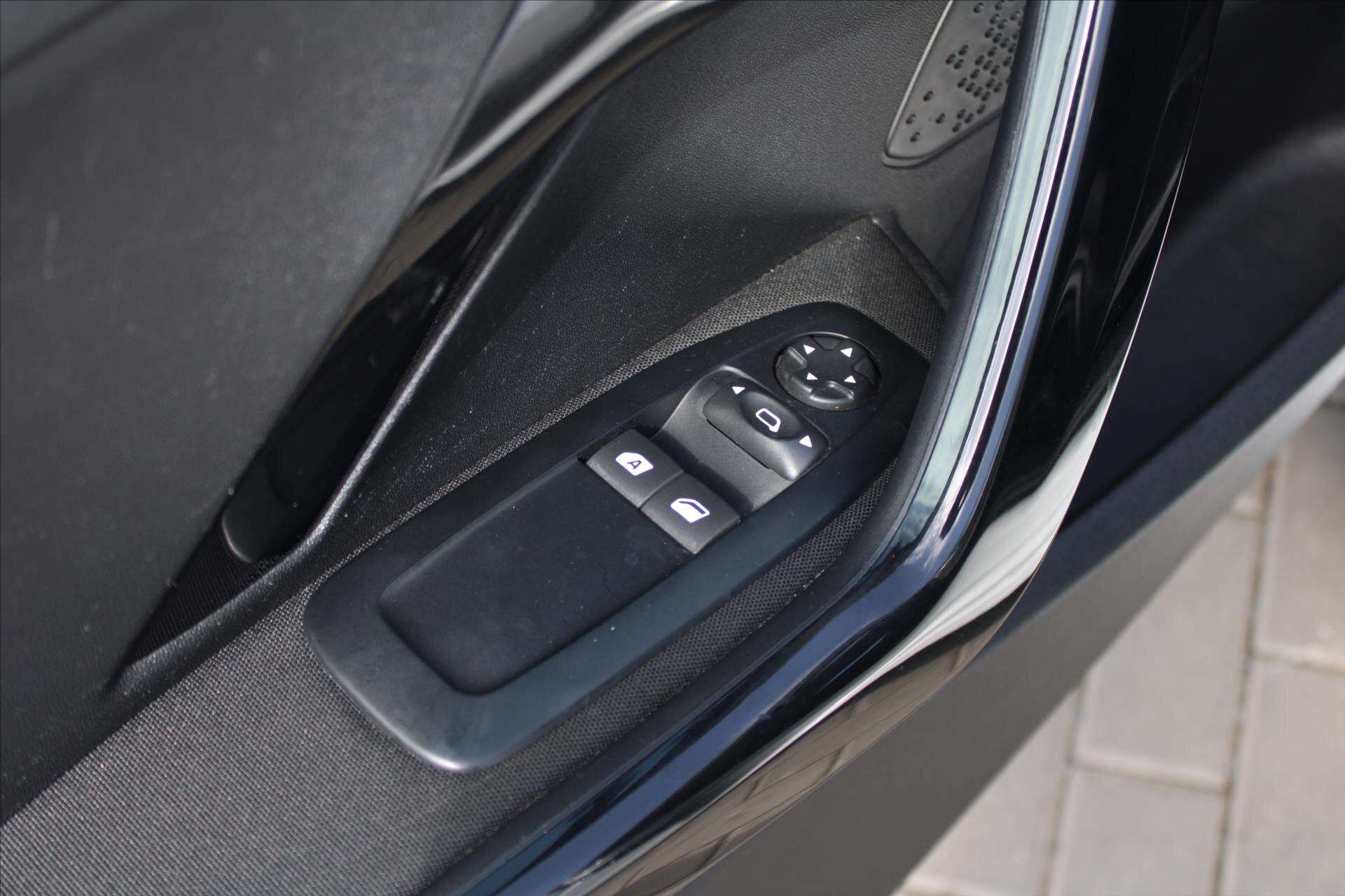 Peugeot 208 Hatchback 1,2 l 60 kw