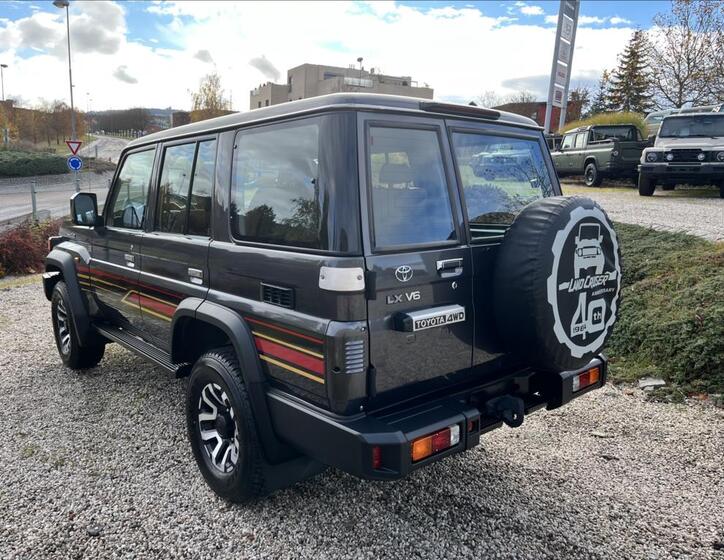 Toyota Land Cruiser 5