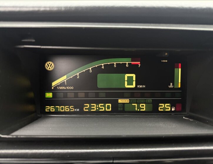 Volkswagen Golf Sedan / Limuzína 1,8 l 79 kw