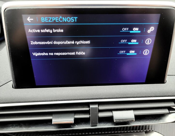 Peugeot 3008 SUV / Terénní 1,5 l 96 kw