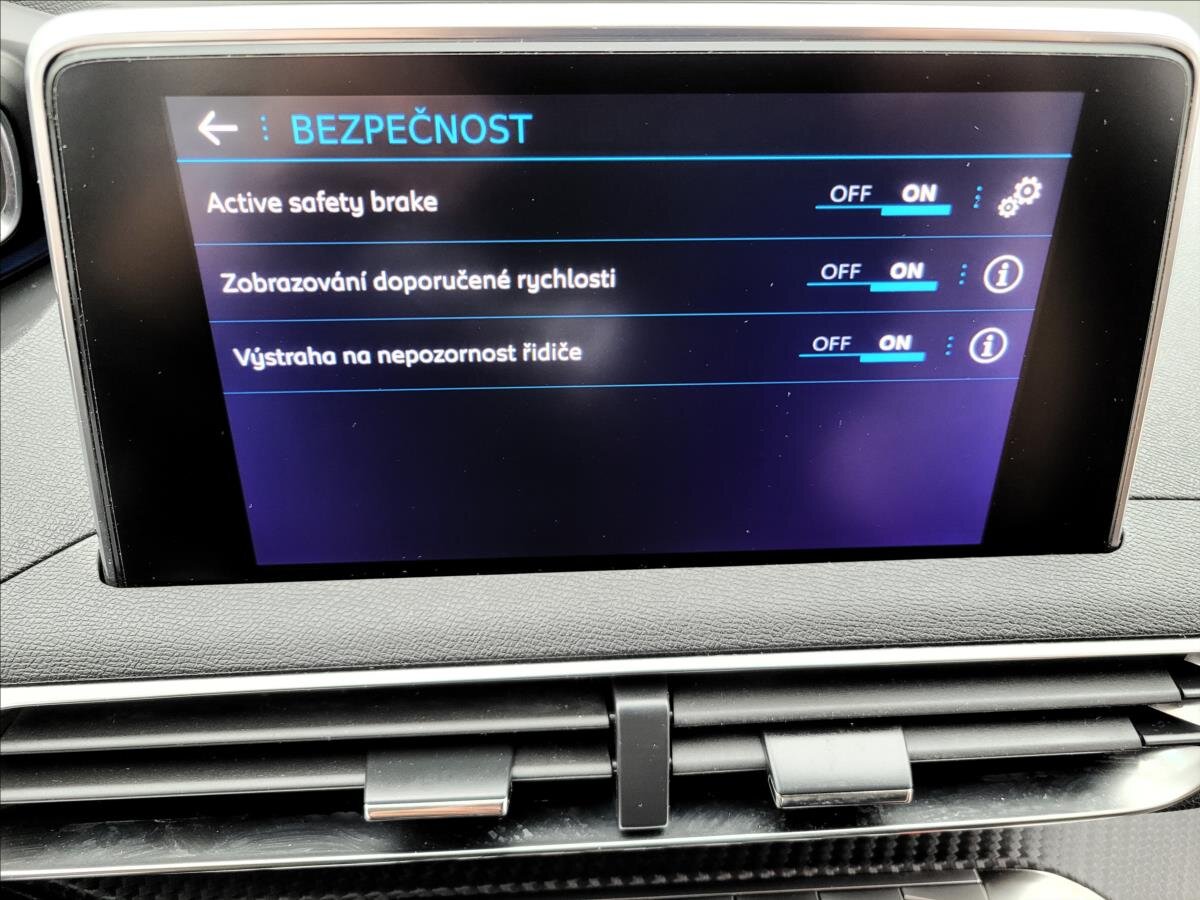 Peugeot 3008 SUV / Terénní 1,5 l 96 kw